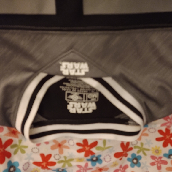 Darth Vader Jersey and two Vader mugs - Picture 3 of 6